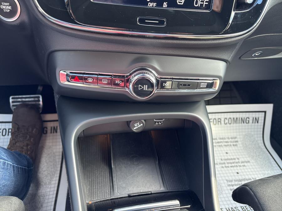 2020 Volvo XC40 T5 AWD R-Design, available for sale in Old Saybrook, Connecticut | Saybrook Auto Barn. Old Saybrook, Connecticut 2020 Volvo XC40 T5 AWD R-Design, available for sale in Old Saybrook, Connecticut | Saybrook Auto Barn. Old Saybrook, Connecticut