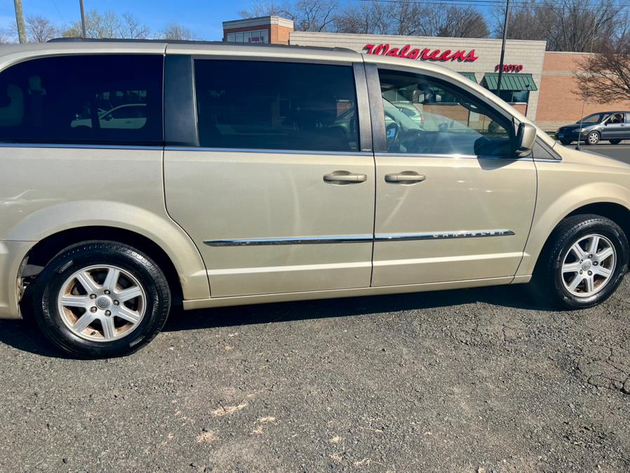 2011 Chrysler Town & Country 4dr Wgn Touring, available for sale in Wallingford, Connecticut | Wallingford Auto Center LLC. Wallingford, Connecticut 2011 Chrysler Town & Country 4dr Wgn Touring, available for sale in Wallingford, Connecticut | Wallingford Auto Center LLC. Wallingford, Connecticut