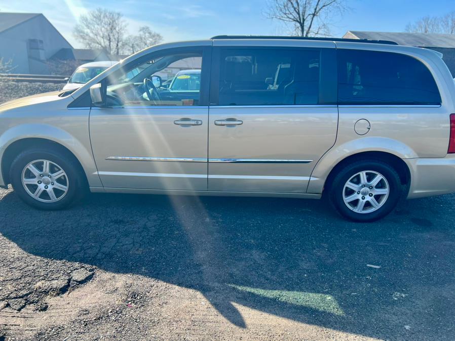 2011 Chrysler Town & Country 4dr Wgn Touring, available for sale in Wallingford, Connecticut | Wallingford Auto Center LLC. Wallingford, Connecticut 2011 Chrysler Town & Country 4dr Wgn Touring, available for sale in Wallingford, Connecticut | Wallingford Auto Center LLC. Wallingford, Connecticut