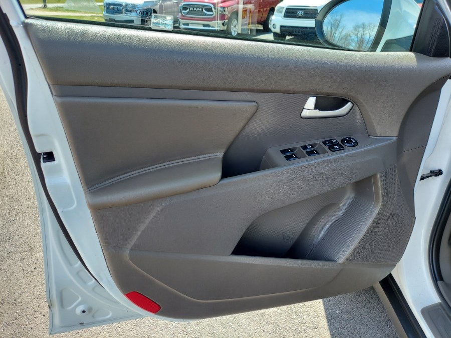 2016 Kia Sportage AWD 4dr LX, available for sale in East Windsor, Connecticut | United Auto Sales of E Windsor, Inc. East Windsor, Connecticut 2016 Kia Sportage AWD 4dr LX, available for sale in East Windsor, Connecticut | United Auto Sales of E Windsor, Inc. East Windsor, Connecticut