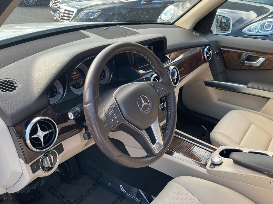 2015 Mercedes-Benz GLK-Class 4MATIC 4dr GLK350, available for sale in Waterbury, Connecticut | Jim Juliani Motors. Waterbury, Connecticut 2015 Mercedes-Benz GLK-Class 4MATIC 4dr GLK350, available for sale in Waterbury, Connecticut | Jim Juliani Motors. Waterbury, Connecticut