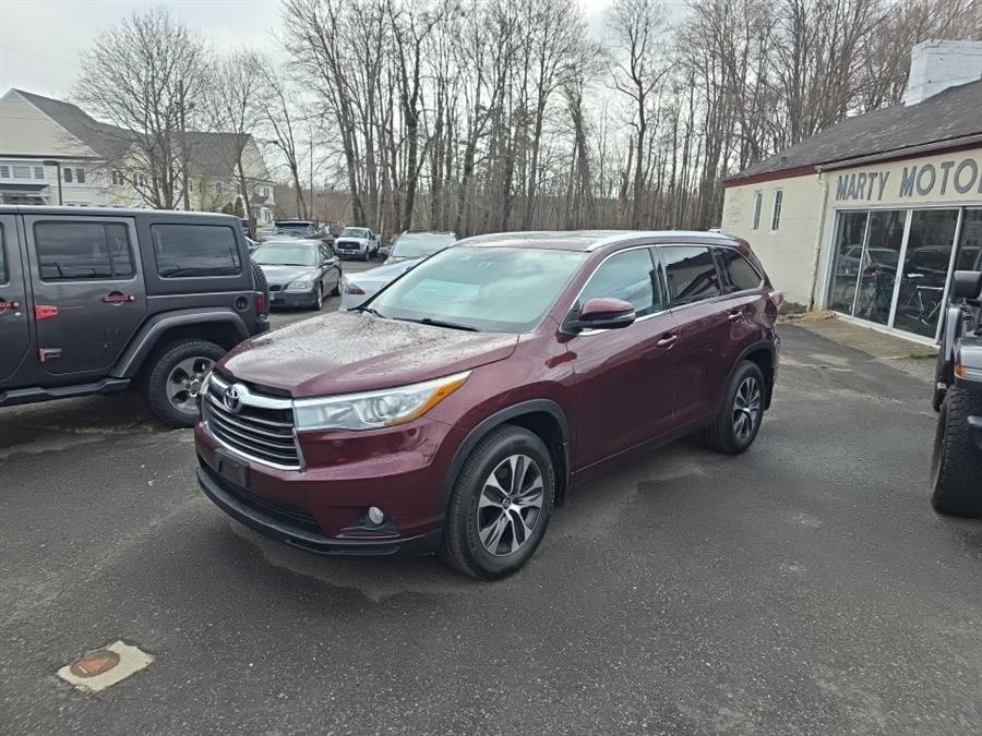 Used 2016 Toyota Highlander in Ridgefield, Connecticut | Marty Motors Inc. Ridgefield, Connecticut