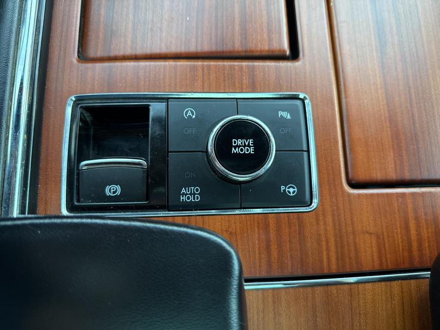 2018 Lincoln Navigator 4x4 Reserve, available for sale in Islip, New York | L.I. Auto Gallery. Islip, New York 2018 Lincoln Navigator 4x4 Reserve, available for sale in Islip, New York | L.I. Auto Gallery. Islip, New York