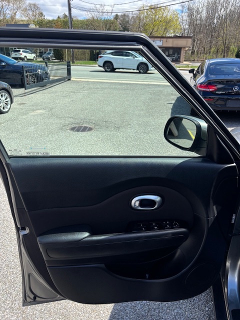 2015 Kia Soul 5dr Wgn Auto +, available for sale in Huntington Station, New York | Huntington Auto Mall. Huntington Station, New York 2015 Kia Soul 5dr Wgn Auto +, available for sale in Huntington Station, New York | Huntington Auto Mall. Huntington Station, New York