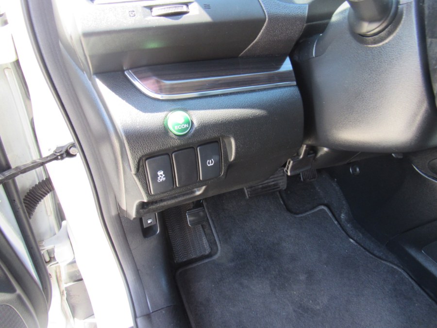 2015 Honda CR-V EX-L, available for sale in Worcester, Massachusetts | Hilario's Auto Sales Inc.. Worcester, Massachusetts 2015 Honda CR-V EX-L, available for sale in Worcester, Massachusetts | Hilario's Auto Sales Inc.. Worcester, Massachusetts