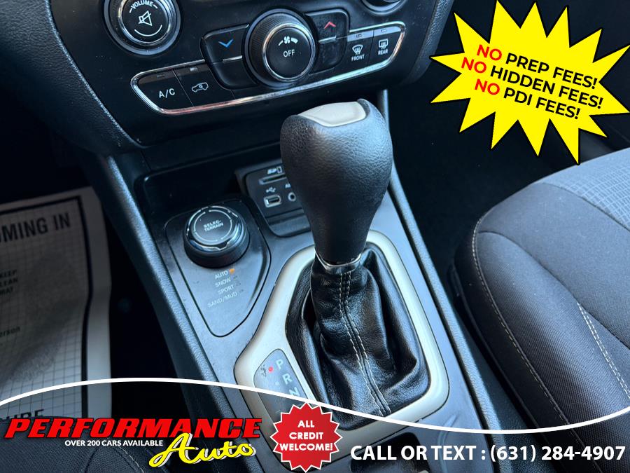 2015 Jeep Cherokee 4WD 4dr Latitude, available for sale in Bohemia, New York | Performance Auto Inc. Bohemia, New York 2015 Jeep Cherokee 4WD 4dr Latitude, available for sale in Bohemia, New York | Performance Auto Inc. Bohemia, New York