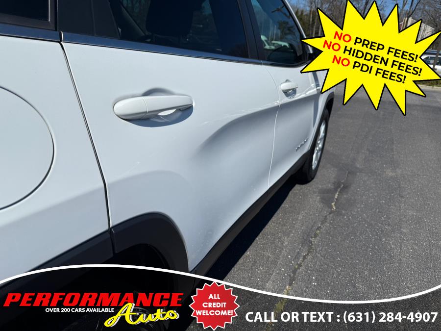 2015 Jeep Cherokee 4WD 4dr Latitude, available for sale in Bohemia, New York | Performance Auto Inc. Bohemia, New York 2015 Jeep Cherokee 4WD 4dr Latitude, available for sale in Bohemia, New York | Performance Auto Inc. Bohemia, New York