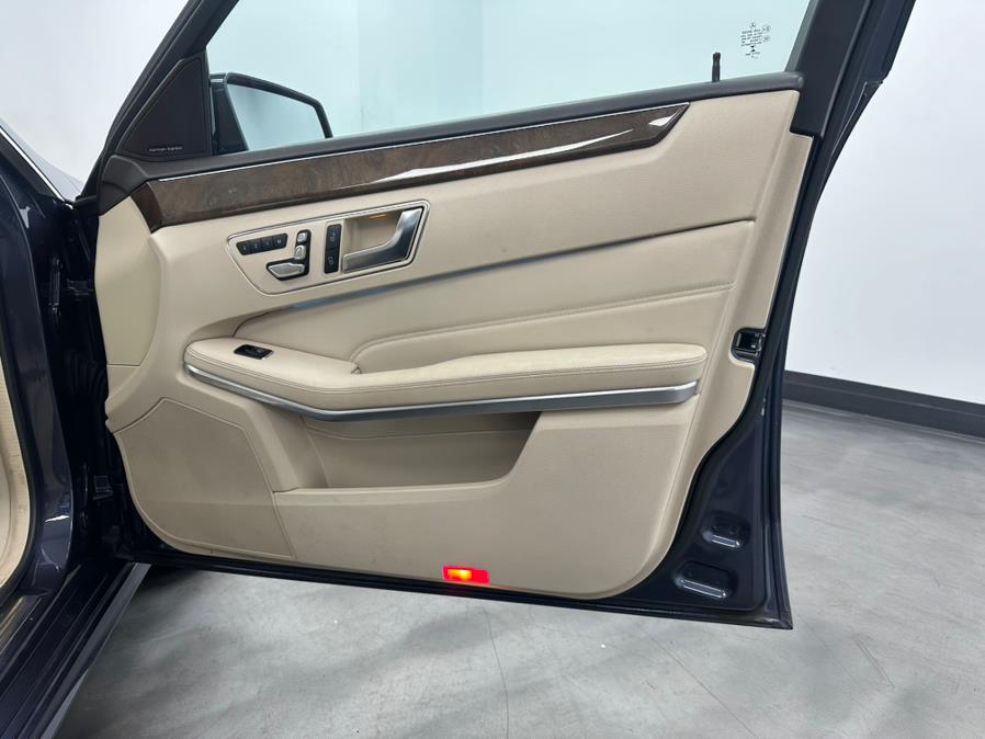 2016 Mercedes-Benz E-Class 4dr Sdn E 350 Luxury 4MATIC, available for sale in Elizabeth, New Jersey | M Auto Group. Elizabeth, New Jersey 2016 Mercedes-Benz E-Class 4dr Sdn E 350 Luxury 4MATIC, available for sale in Elizabeth, New Jersey | M Auto Group. Elizabeth, New Jersey