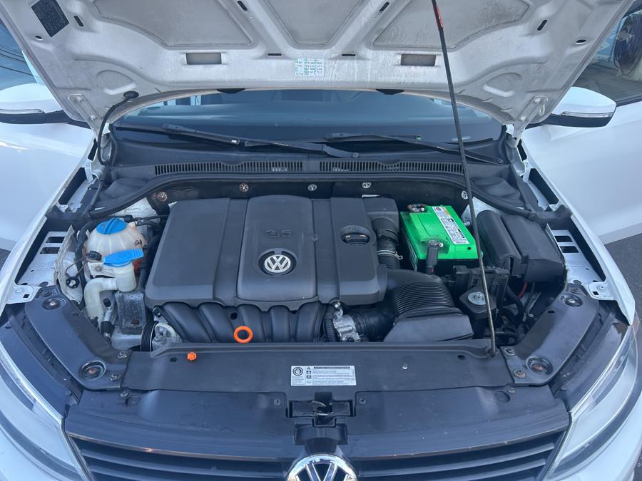2011 Volkswagen Jetta Sedan 4dr Auto SE w/Convenience & Sunroof PZEV, available for sale in South Windsor , Connecticut | Ful-line Auto LLC. South Windsor , Connecticut 2011 Volkswagen Jetta Sedan 4dr Auto SE w/Convenience & Sunroof PZEV, available for sale in South Windsor , Connecticut | Ful-line Auto LLC. South Windsor , Connecticut