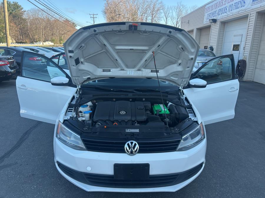 2011 Volkswagen Jetta Sedan 4dr Auto SE w/Convenience & Sunroof PZEV, available for sale in South Windsor , Connecticut | Ful-line Auto LLC. South Windsor , Connecticut 2011 Volkswagen Jetta Sedan 4dr Auto SE w/Convenience & Sunroof PZEV, available for sale in South Windsor , Connecticut | Ful-line Auto LLC. South Windsor , Connecticut
