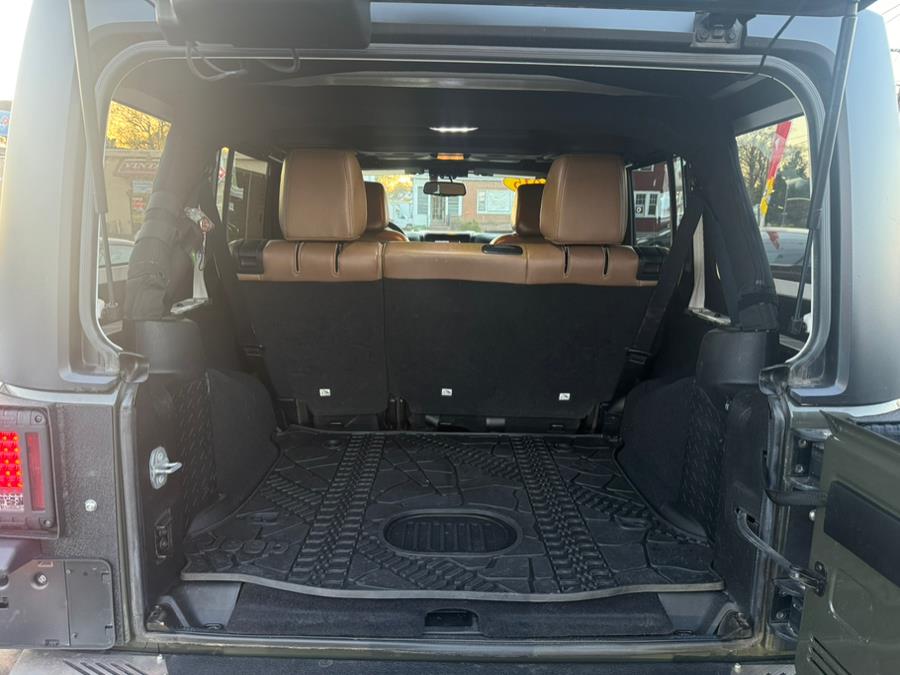 2015 Jeep Wrangler Unlimited 4WD 4dr Rubicon, available for sale in Linden, New Jersey | Champion Auto Sales. Linden, New Jersey 2015 Jeep Wrangler Unlimited 4WD 4dr Rubicon, available for sale in Linden, New Jersey | Champion Auto Sales. Linden, New Jersey