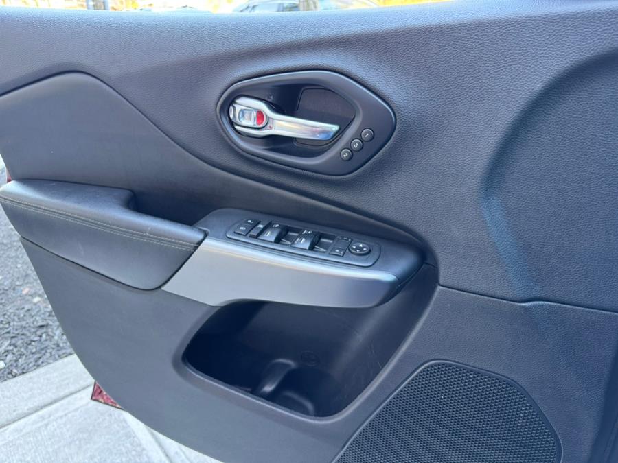 2019 Jeep Cherokee Limited 4x4, available for sale in Irvington, New Jersey | Elis Motors Corp. Irvington, New Jersey 2019 Jeep Cherokee Limited 4x4, available for sale in Irvington, New Jersey | Elis Motors Corp. Irvington, New Jersey