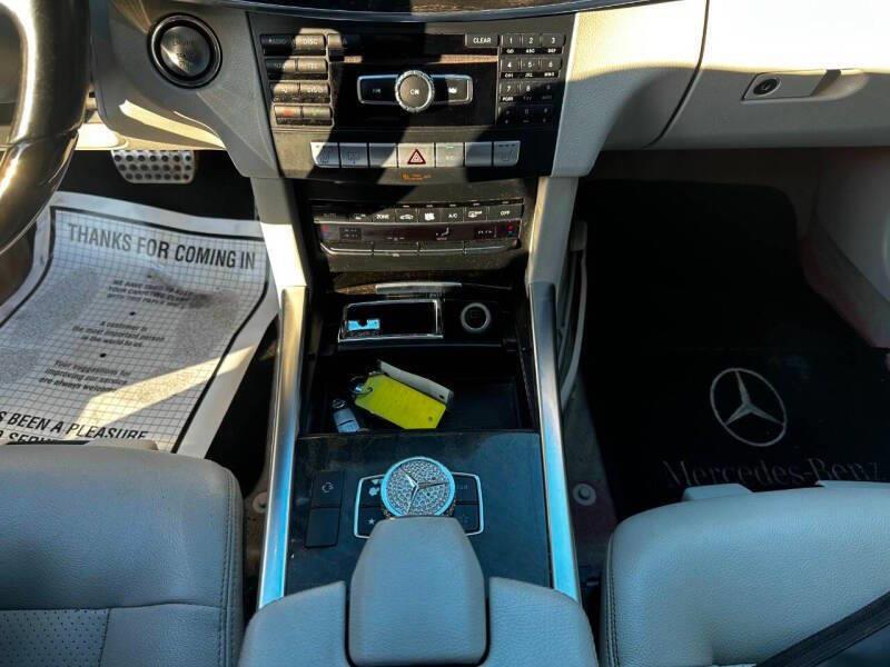 2015 Mercedes-benz E-class E 350 4dr Sedan, available for sale in Hempstead, New York | VIP Auto Credit Express. Hempstead, New York 2015 Mercedes-benz E-class E 350 4dr Sedan, available for sale in Hempstead, New York | VIP Auto Credit Express. Hempstead, New York