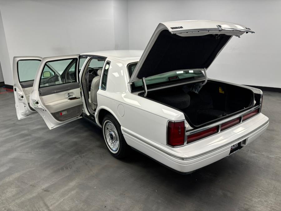 1997 Lincoln Town Car 4dr Sdn Executive, available for sale in Elizabeth, New Jersey | Dream Auto Group. Elizabeth, New Jersey 1997 Lincoln Town Car 4dr Sdn Executive, available for sale in Elizabeth, New Jersey | Dream Auto Group. Elizabeth, New Jersey
