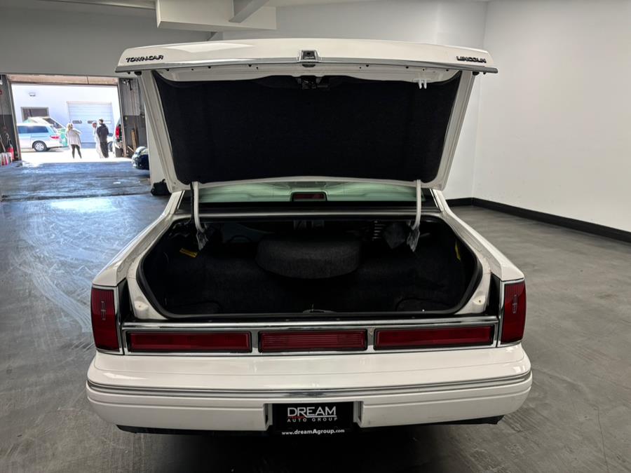 1997 Lincoln Town Car 4dr Sdn Executive, available for sale in Elizabeth, New Jersey | Dream Auto Group. Elizabeth, New Jersey 1997 Lincoln Town Car 4dr Sdn Executive, available for sale in Elizabeth, New Jersey | Dream Auto Group. Elizabeth, New Jersey