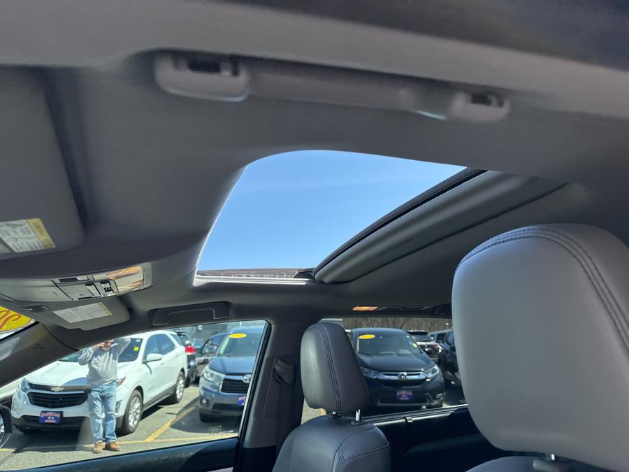 2017 Toyota Highlander XLE V6 AWD, available for sale in Waterbury, Connecticut | National Auto Brokers, Inc.. Waterbury, Connecticut 2017 Toyota Highlander XLE V6 AWD, available for sale in Waterbury, Connecticut | National Auto Brokers, Inc.. Waterbury, Connecticut