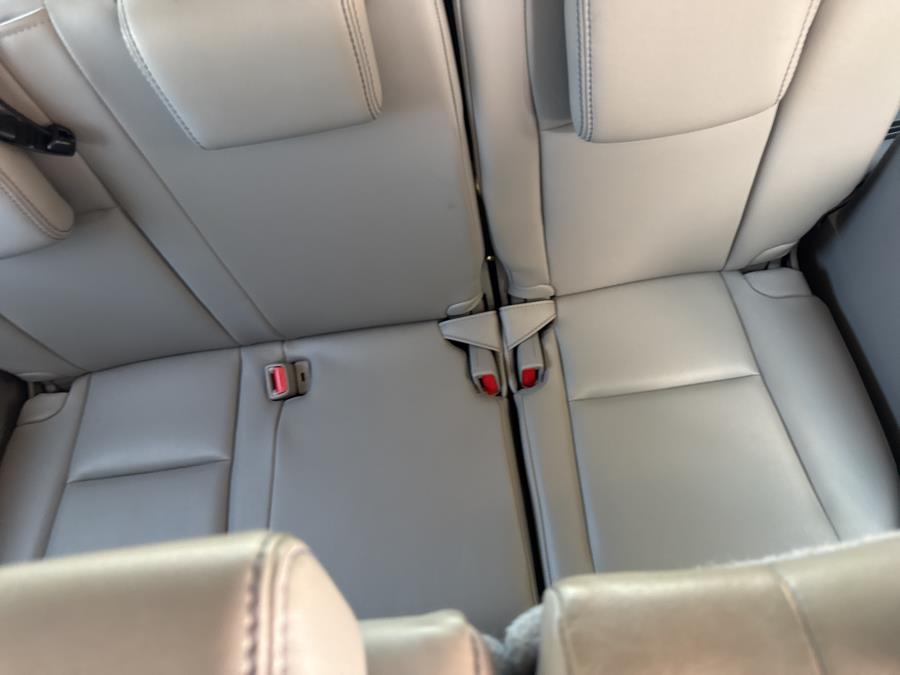 2017 Toyota Highlander XLE V6 AWD, available for sale in Waterbury, Connecticut | National Auto Brokers, Inc.. Waterbury, Connecticut 2017 Toyota Highlander XLE V6 AWD, available for sale in Waterbury, Connecticut | National Auto Brokers, Inc.. Waterbury, Connecticut