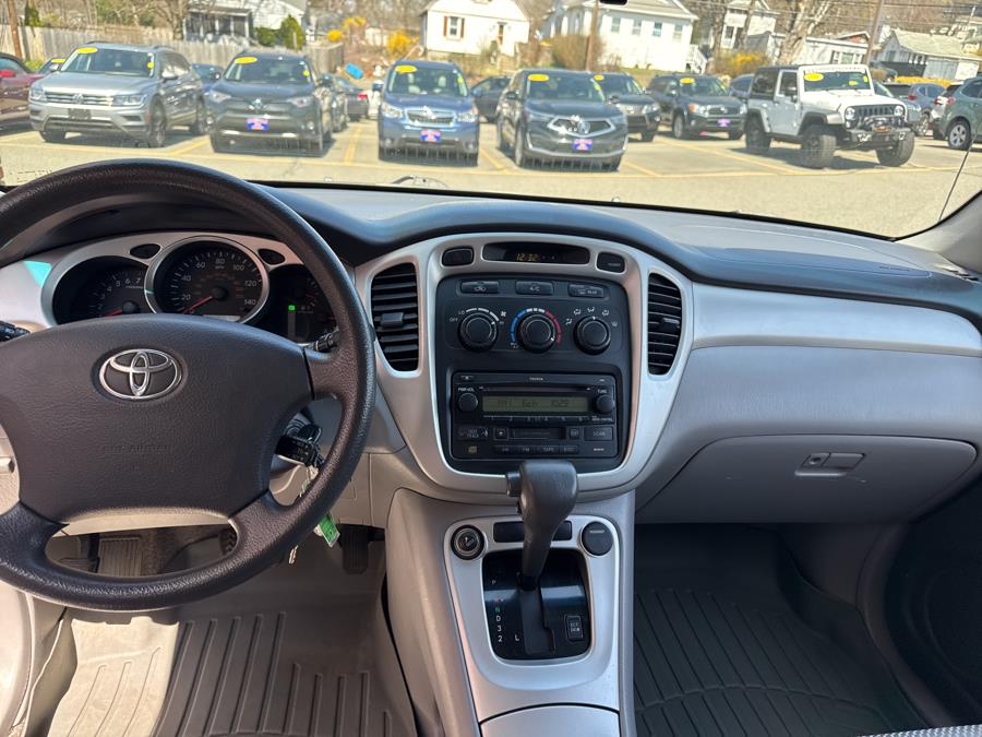 2006 Toyota Highlander 4dr V6 4WD w/3rd Row, available for sale in Waterbury, Connecticut | National Auto Brokers, Inc.. Waterbury, Connecticut 2006 Toyota Highlander 4dr V6 4WD w/3rd Row, available for sale in Waterbury, Connecticut | National Auto Brokers, Inc.. Waterbury, Connecticut