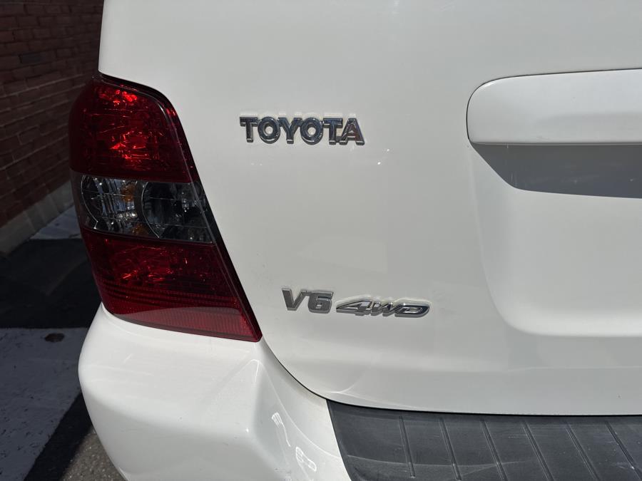 2006 Toyota Highlander 4dr V6 4WD w/3rd Row, available for sale in Waterbury, Connecticut | National Auto Brokers, Inc.. Waterbury, Connecticut 2006 Toyota Highlander 4dr V6 4WD w/3rd Row, available for sale in Waterbury, Connecticut | National Auto Brokers, Inc.. Waterbury, Connecticut