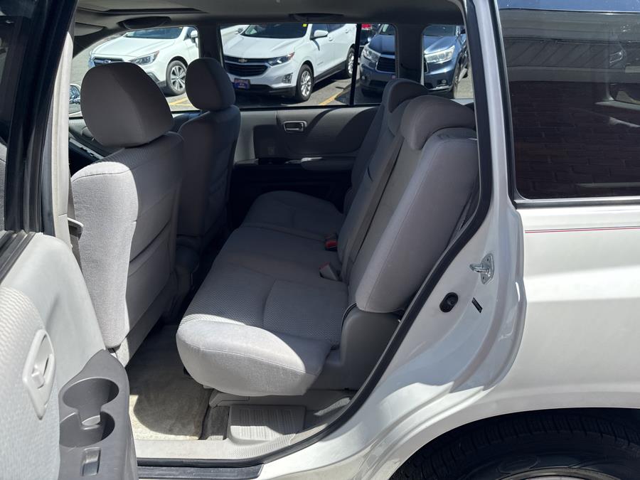 2006 Toyota Highlander 4dr V6 4WD w/3rd Row, available for sale in Waterbury, Connecticut | National Auto Brokers, Inc.. Waterbury, Connecticut 2006 Toyota Highlander 4dr V6 4WD w/3rd Row, available for sale in Waterbury, Connecticut | National Auto Brokers, Inc.. Waterbury, Connecticut