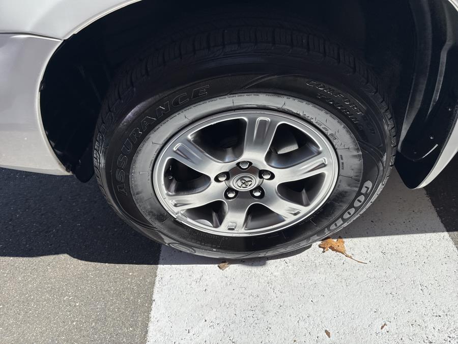 2006 Toyota Highlander 4dr V6 4WD w/3rd Row, available for sale in Waterbury, Connecticut | National Auto Brokers, Inc.. Waterbury, Connecticut 2006 Toyota Highlander 4dr V6 4WD w/3rd Row, available for sale in Waterbury, Connecticut | National Auto Brokers, Inc.. Waterbury, Connecticut
