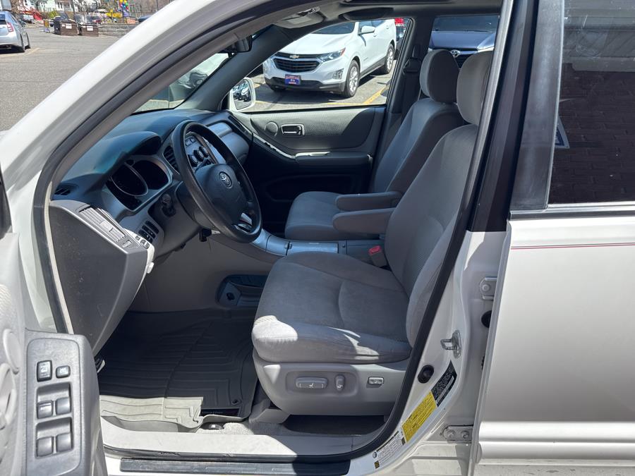2006 Toyota Highlander 4dr V6 4WD w/3rd Row, available for sale in Waterbury, Connecticut | National Auto Brokers, Inc.. Waterbury, Connecticut 2006 Toyota Highlander 4dr V6 4WD w/3rd Row, available for sale in Waterbury, Connecticut | National Auto Brokers, Inc.. Waterbury, Connecticut