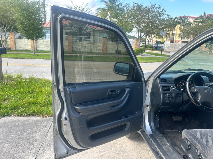 2001 Honda CR-V 2WD LX Auto, available for sale in Hollywood, Florida | Select Auto Hollywood. Hollywood, Florida 2001 Honda CR-V 2WD LX Auto, available for sale in Hollywood, Florida | Select Auto Hollywood. Hollywood, Florida