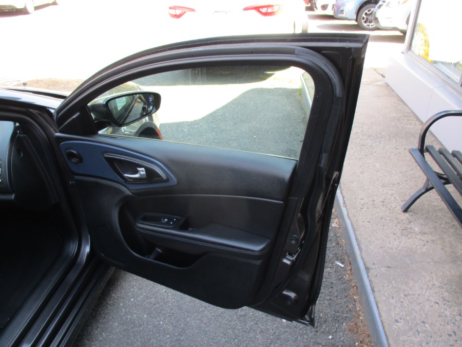 2015 Chrysler 200 4dr Sdn S AWD, available for sale in Meriden, Connecticut | Cos Central Auto. Meriden, Connecticut 2015 Chrysler 200 4dr Sdn S AWD, available for sale in Meriden, Connecticut | Cos Central Auto. Meriden, Connecticut