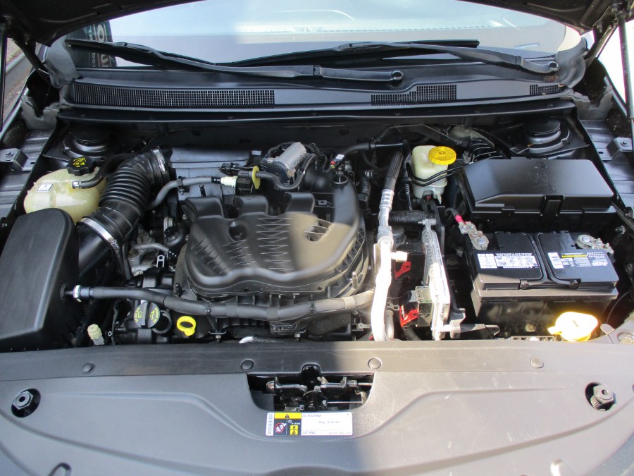 2015 Chrysler 200 4dr Sdn S AWD, available for sale in Meriden, Connecticut | Cos Central Auto. Meriden, Connecticut 2015 Chrysler 200 4dr Sdn S AWD, available for sale in Meriden, Connecticut | Cos Central Auto. Meriden, Connecticut