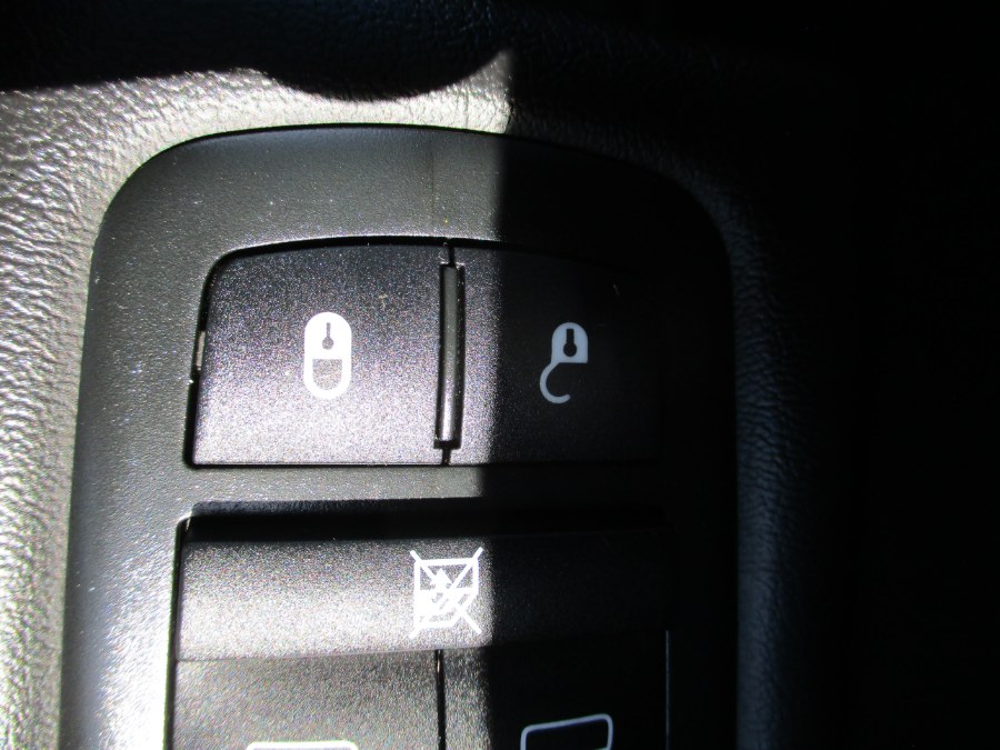 2015 Chrysler 200 4dr Sdn S AWD, available for sale in Meriden, Connecticut | Cos Central Auto. Meriden, Connecticut 2015 Chrysler 200 4dr Sdn S AWD, available for sale in Meriden, Connecticut | Cos Central Auto. Meriden, Connecticut