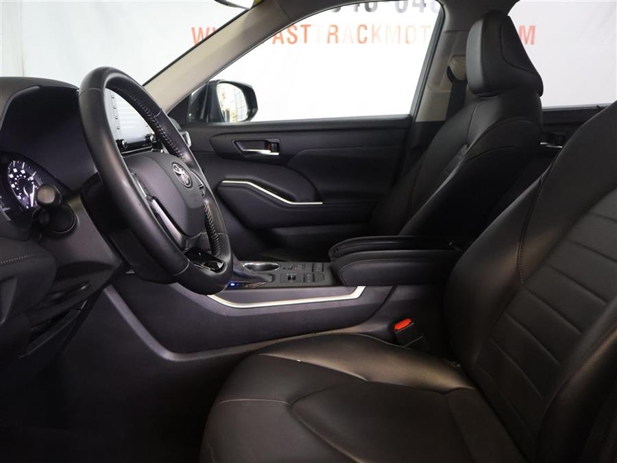 2021 Toyota Highlander XLE, available for sale in Paterson, New Jersey | Fast Track Motors. Paterson, New Jersey 2021 Toyota Highlander XLE, available for sale in Paterson, New Jersey | Fast Track Motors. Paterson, New Jersey