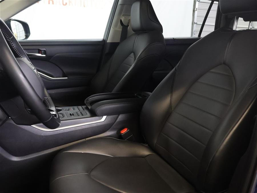 2021 Toyota Highlander XLE, available for sale in Paterson, New Jersey | Fast Track Motors. Paterson, New Jersey 2021 Toyota Highlander XLE, available for sale in Paterson, New Jersey | Fast Track Motors. Paterson, New Jersey