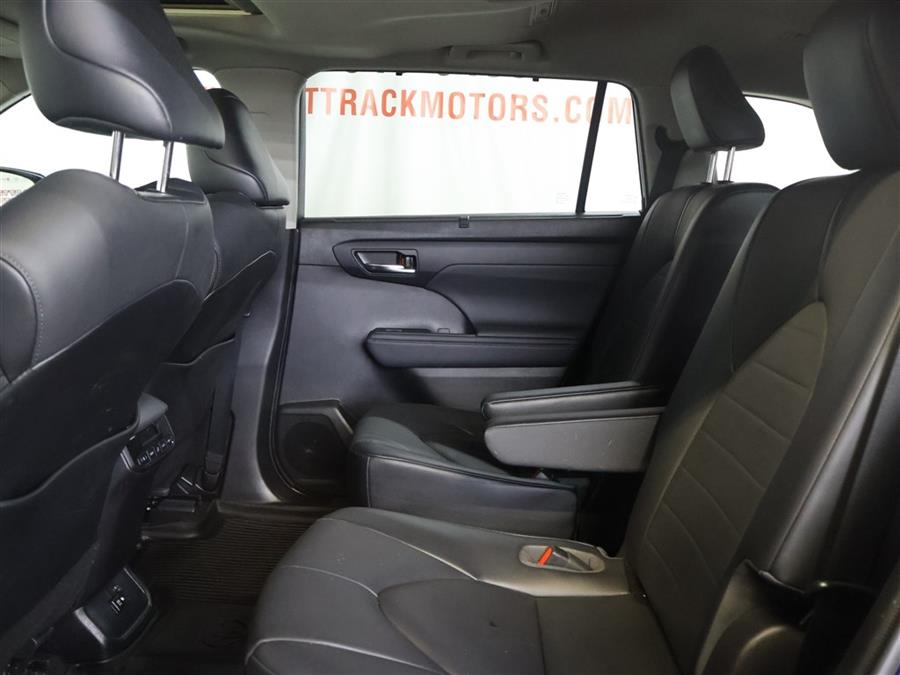 2021 Toyota Highlander XLE, available for sale in Paterson, New Jersey | Fast Track Motors. Paterson, New Jersey 2021 Toyota Highlander XLE, available for sale in Paterson, New Jersey | Fast Track Motors. Paterson, New Jersey