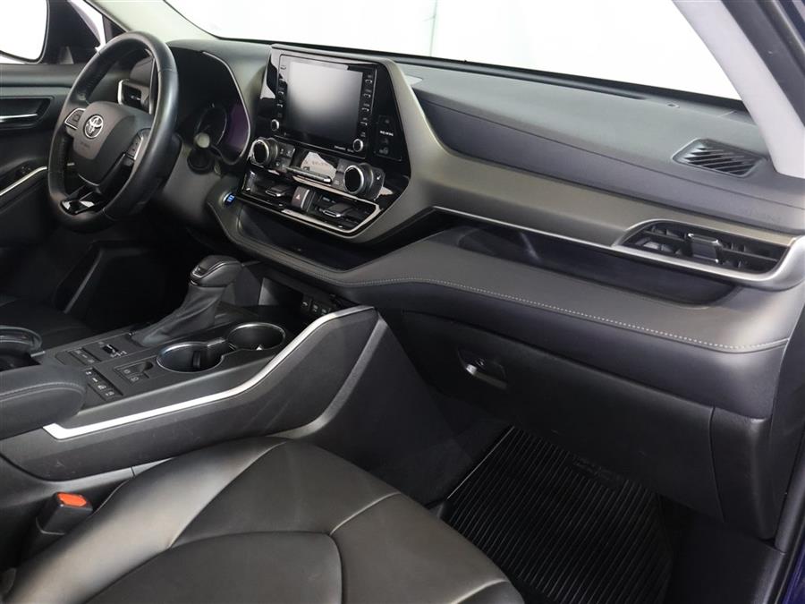 2021 Toyota Highlander XLE, available for sale in Paterson, New Jersey | Fast Track Motors. Paterson, New Jersey 2021 Toyota Highlander XLE, available for sale in Paterson, New Jersey | Fast Track Motors. Paterson, New Jersey