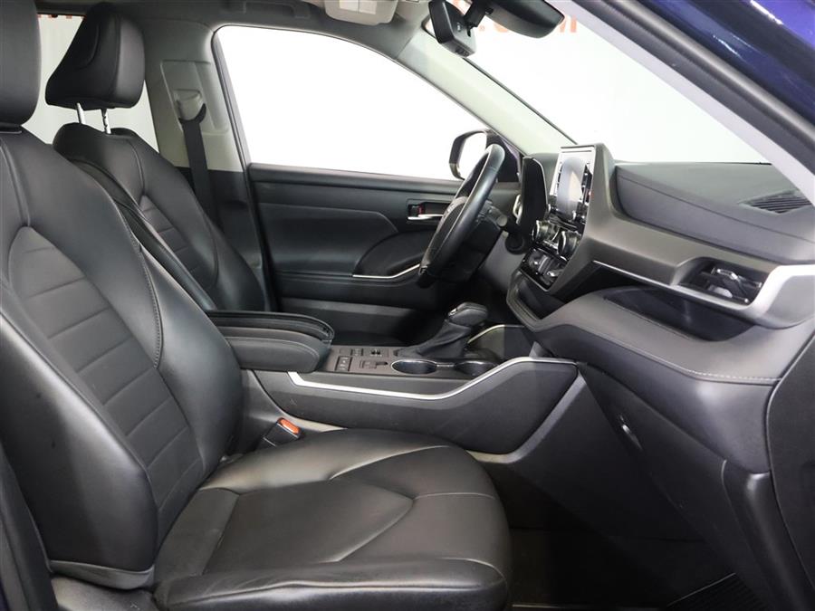 2021 Toyota Highlander XLE, available for sale in Paterson, New Jersey | Fast Track Motors. Paterson, New Jersey 2021 Toyota Highlander XLE, available for sale in Paterson, New Jersey | Fast Track Motors. Paterson, New Jersey