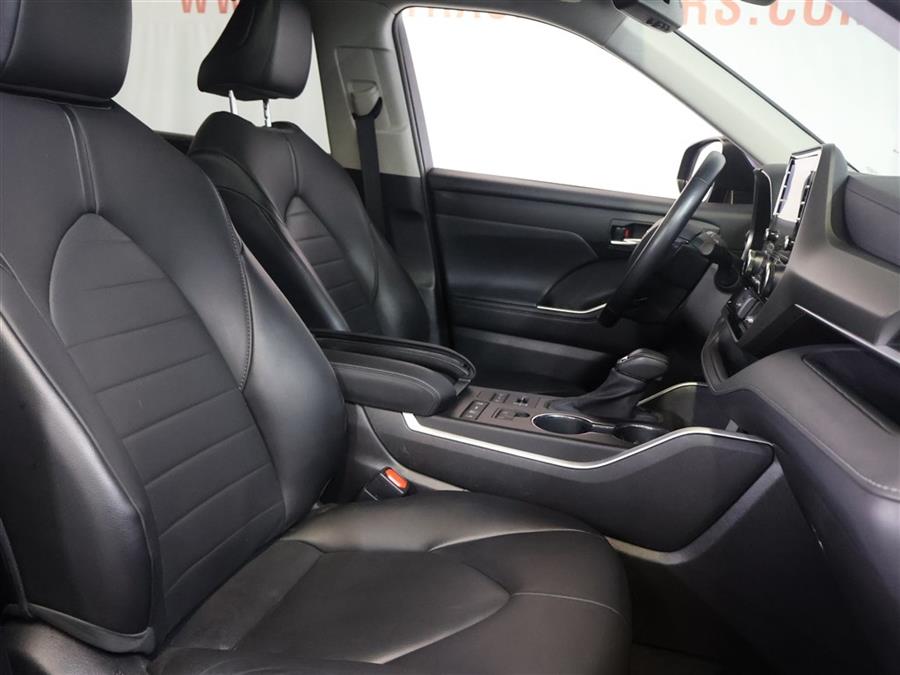 2021 Toyota Highlander XLE, available for sale in Paterson, New Jersey | Fast Track Motors. Paterson, New Jersey 2021 Toyota Highlander XLE, available for sale in Paterson, New Jersey | Fast Track Motors. Paterson, New Jersey