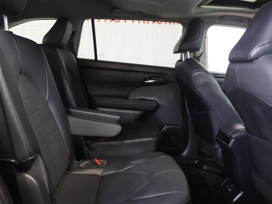 2021 Toyota Highlander XLE, available for sale in Paterson, New Jersey | Fast Track Motors. Paterson, New Jersey 2021 Toyota Highlander XLE, available for sale in Paterson, New Jersey | Fast Track Motors. Paterson, New Jersey