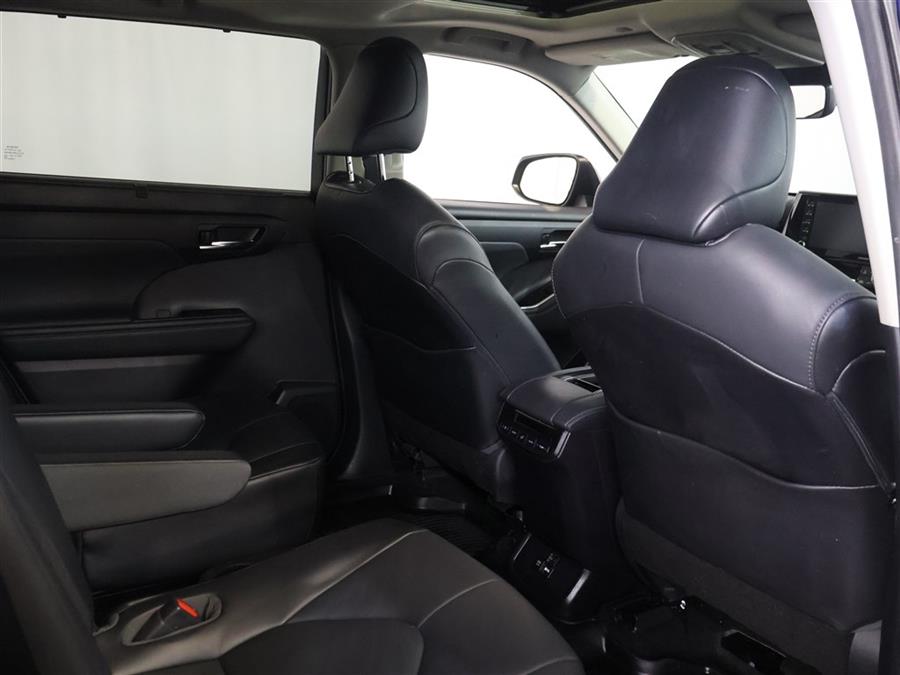 2021 Toyota Highlander XLE, available for sale in Paterson, New Jersey | Fast Track Motors. Paterson, New Jersey 2021 Toyota Highlander XLE, available for sale in Paterson, New Jersey | Fast Track Motors. Paterson, New Jersey
