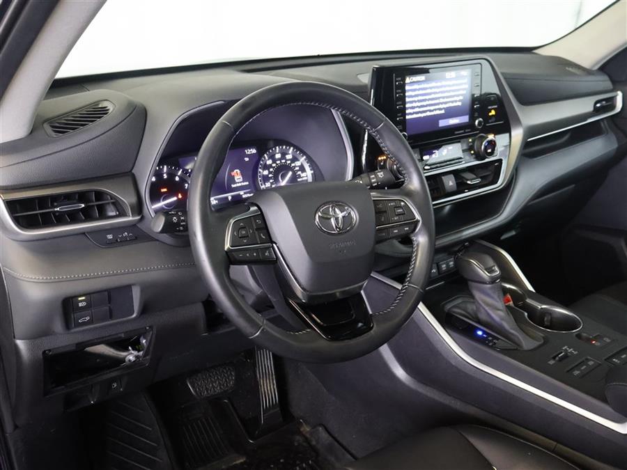 2021 Toyota Highlander XLE, available for sale in Paterson, New Jersey | Fast Track Motors. Paterson, New Jersey 2021 Toyota Highlander XLE, available for sale in Paterson, New Jersey | Fast Track Motors. Paterson, New Jersey