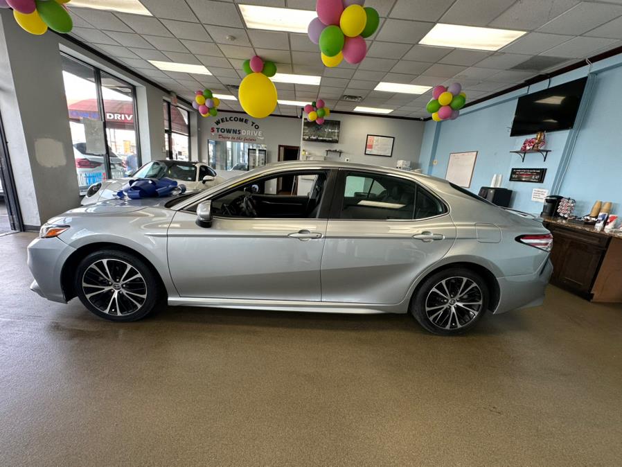 2020 Toyota Camry SE Auto (Natl), available for sale in Inwood, New York | 5 Towns Drive. Inwood, New York 2020 Toyota Camry SE Auto (Natl), available for sale in Inwood, New York | 5 Towns Drive. Inwood, New York