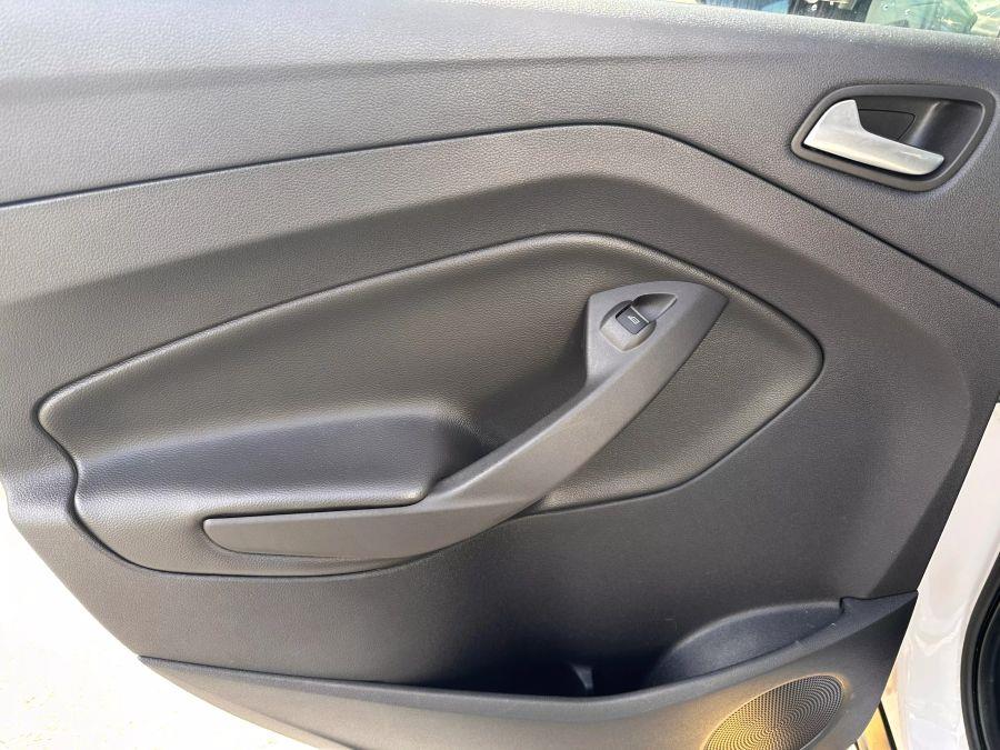 2013 Ford Escape SE Sport Utility 4D, available for sale in Rochester, New York | 5 Star Motor Group. Rochester, New York 2013 Ford Escape SE Sport Utility 4D, available for sale in Rochester, New York | 5 Star Motor Group. Rochester, New York