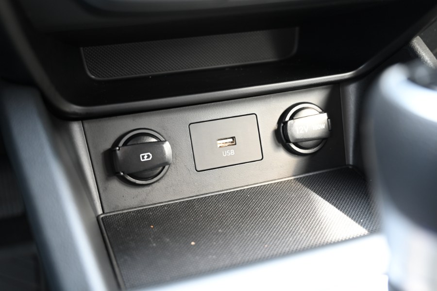 2022 Hyundai Kona SE Auto AWD, available for sale in Waterbury, Connecticut | Highline Car Connection. Waterbury, Connecticut 2022 Hyundai Kona SE Auto AWD, available for sale in Waterbury, Connecticut | Highline Car Connection. Waterbury, Connecticut