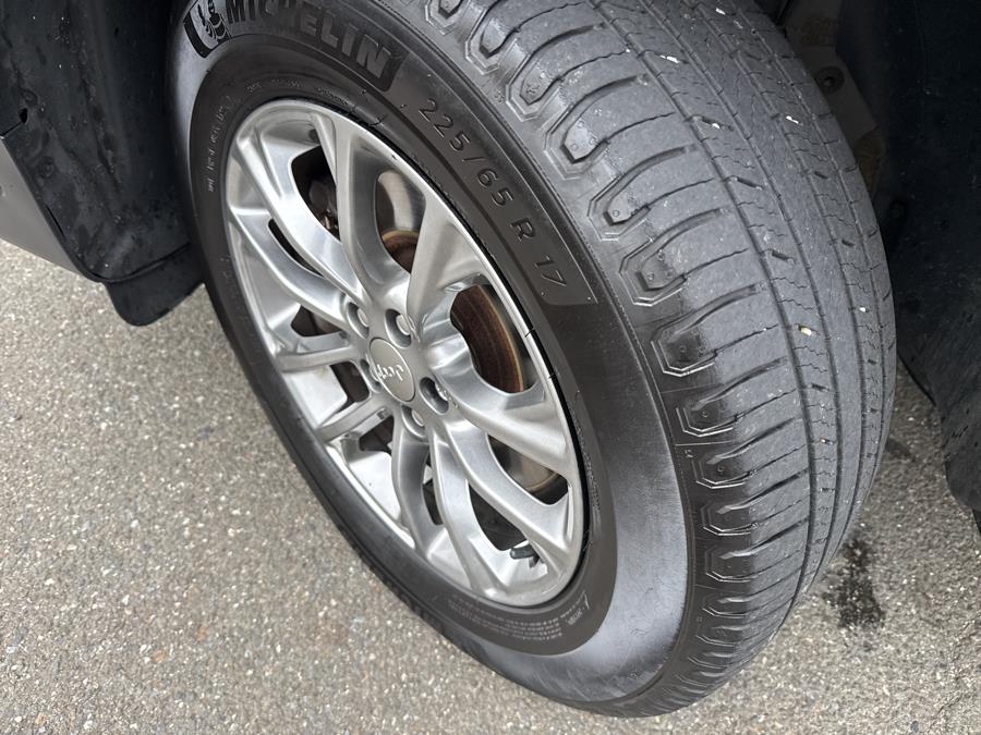 2019 Jeep Cherokee Latitude Plus 4x4, available for sale in Little Ferry, New Jersey | Victoria Preowned Autos Inc. Little Ferry, New Jersey 2019 Jeep Cherokee Latitude Plus 4x4, available for sale in Little Ferry, New Jersey | Victoria Preowned Autos Inc. Little Ferry, New Jersey