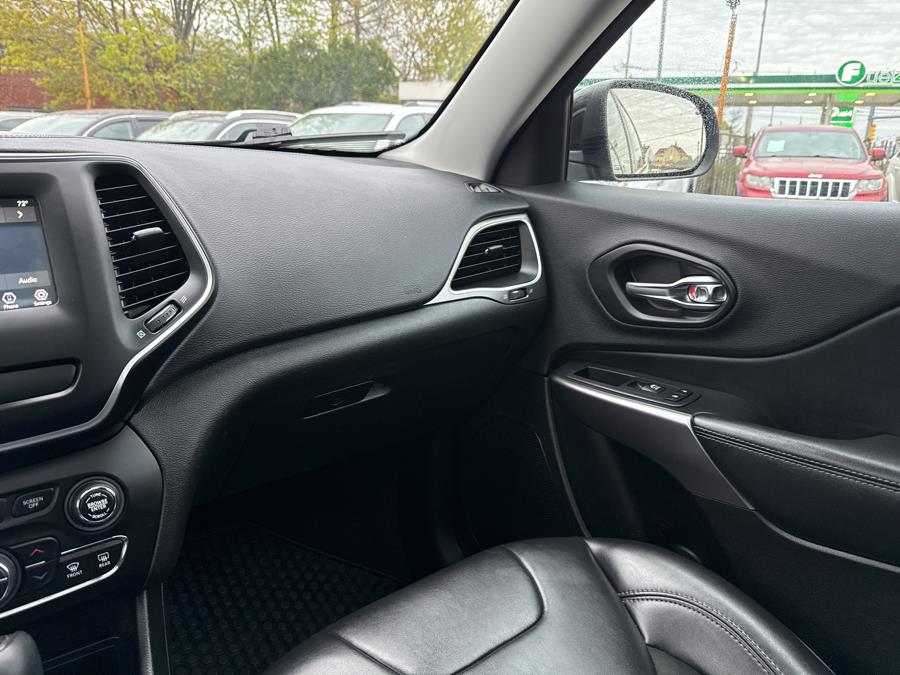 2019 Jeep Cherokee Latitude Plus 4x4, available for sale in Little Ferry, New Jersey | Victoria Preowned Autos Inc. Little Ferry, New Jersey 2019 Jeep Cherokee Latitude Plus 4x4, available for sale in Little Ferry, New Jersey | Victoria Preowned Autos Inc. Little Ferry, New Jersey