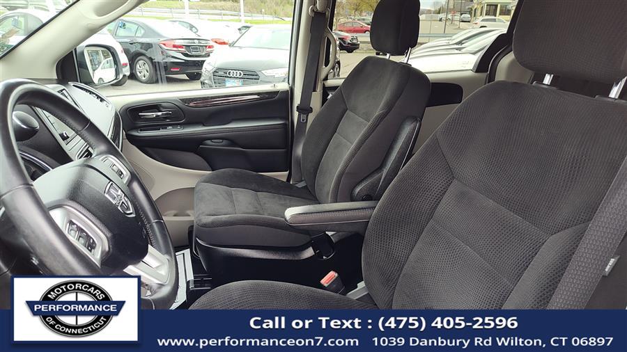 2019 Dodge Grand Caravan SE Wagon, available for sale in Wilton, Connecticut | Performance Motor Cars Of Connecticut LLC. Wilton, Connecticut 2019 Dodge Grand Caravan SE Wagon, available for sale in Wilton, Connecticut | Performance Motor Cars Of Connecticut LLC. Wilton, Connecticut