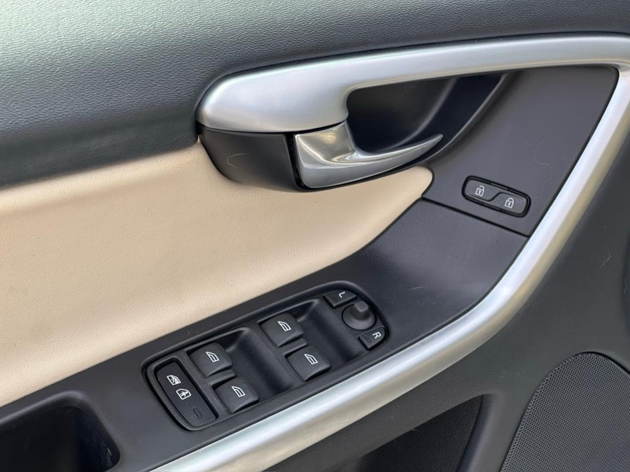 2011 Volvo XC60 AWD 4dr 3.0T w/Moonroof, available for sale in Irvington , New Jersey | Auto Haus of Irvington Corp. Irvington , New Jersey 2011 Volvo XC60 AWD 4dr 3.0T w/Moonroof, available for sale in Irvington , New Jersey | Auto Haus of Irvington Corp. Irvington , New Jersey