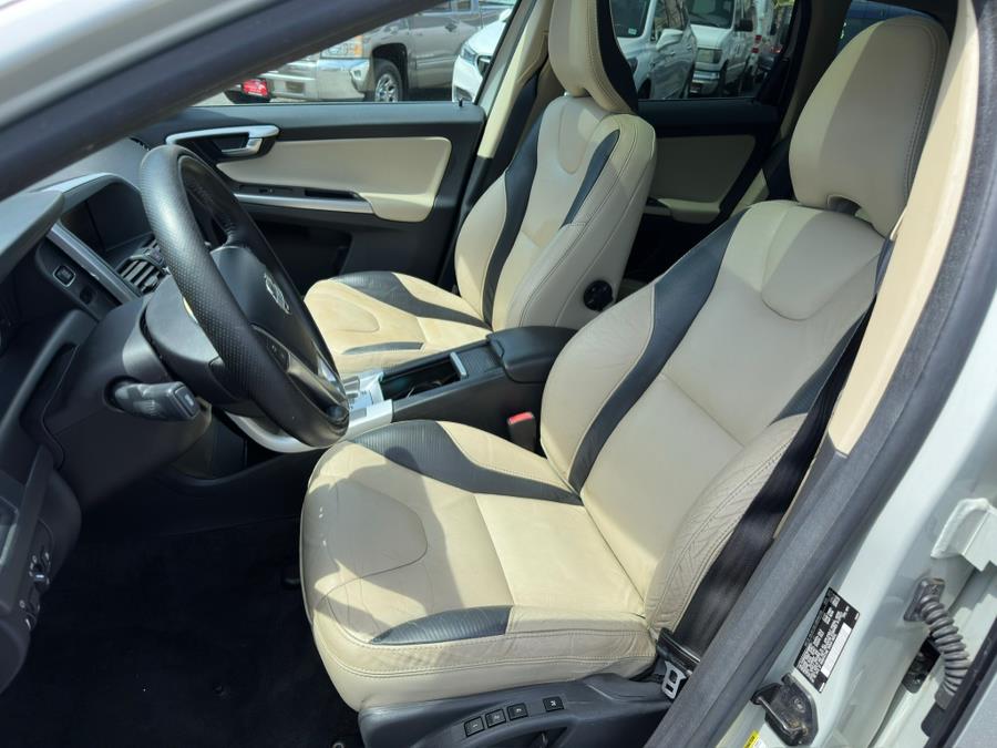 2011 Volvo XC60 AWD 4dr 3.0T w/Moonroof, available for sale in Irvington , New Jersey | Auto Haus of Irvington Corp. Irvington , New Jersey 2011 Volvo XC60 AWD 4dr 3.0T w/Moonroof, available for sale in Irvington , New Jersey | Auto Haus of Irvington Corp. Irvington , New Jersey