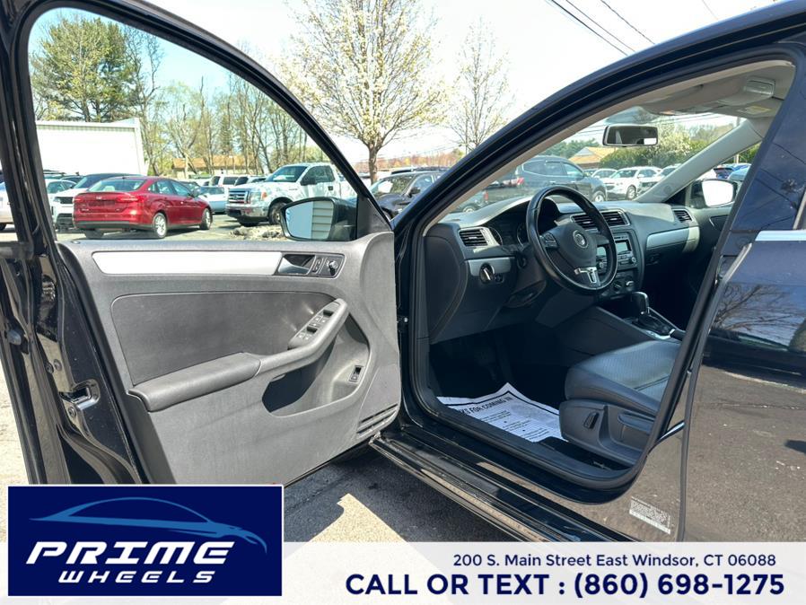 2014 Volkswagen Jetta Sedan 4dr Auto SE w/Connectivity/Sunroof PZEV, available for sale in East Windsor, Connecticut | Prime Wheels. East Windsor, Connecticut 2014 Volkswagen Jetta Sedan 4dr Auto SE w/Connectivity/Sunroof PZEV, available for sale in East Windsor, Connecticut | Prime Wheels. East Windsor, Connecticut