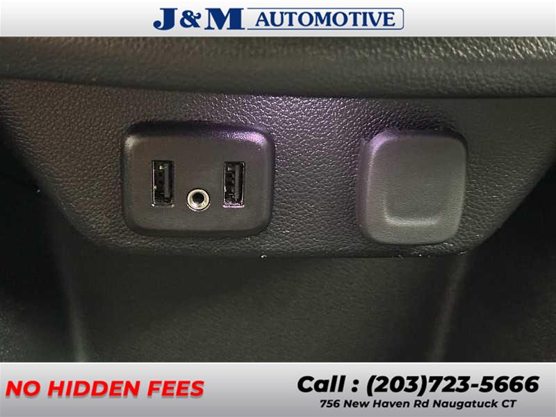 2019 Chevrolet Traverse LT Cloth, available for sale in Naugatuck, Connecticut | J&M Automotive Sls&Svc LLC. Naugatuck, Connecticut 2019 Chevrolet Traverse LT Cloth, available for sale in Naugatuck, Connecticut | J&M Automotive Sls&Svc LLC. Naugatuck, Connecticut