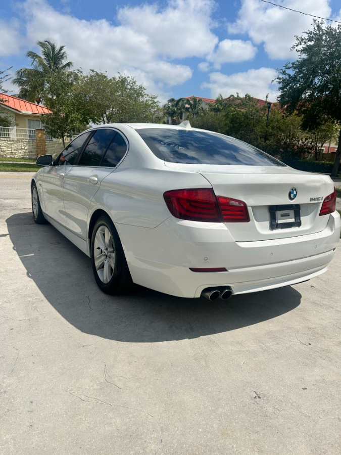 2011 BMW 5 Series 4dr Sdn 528i RWD, available for sale in Hollywood, Florida | Select Auto Hollywood. Hollywood, Florida 2011 BMW 5 Series 4dr Sdn 528i RWD, available for sale in Hollywood, Florida | Select Auto Hollywood. Hollywood, Florida